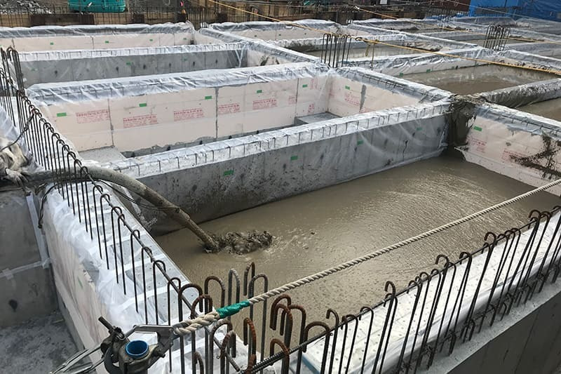 流動化処理土 打設中